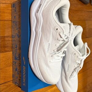 Brooks Classic White Athletic Sneakers